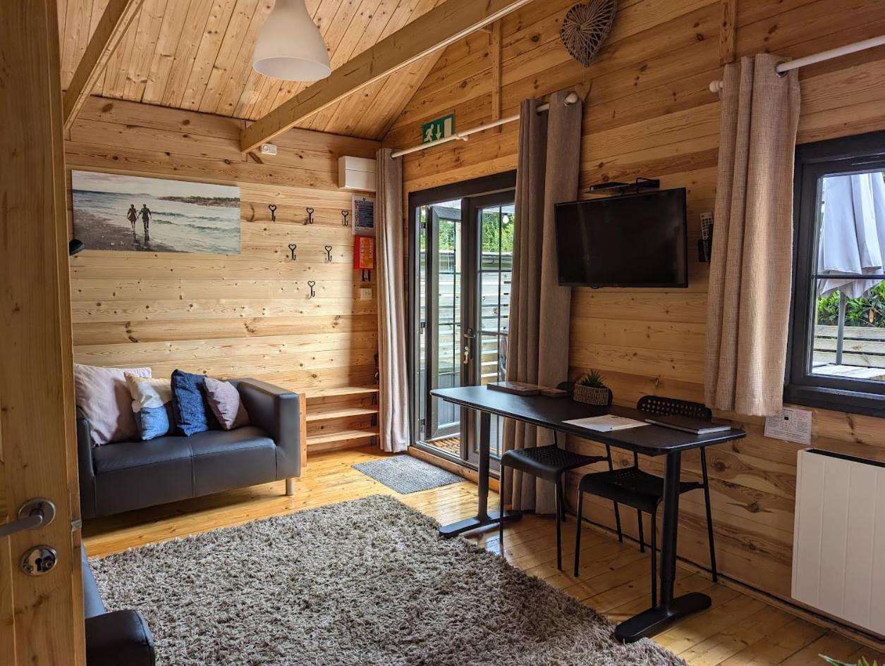 'Monktonmead Lodge' In Secluded Setting, With Private Indoor Pool. Райд Екстериор снимка