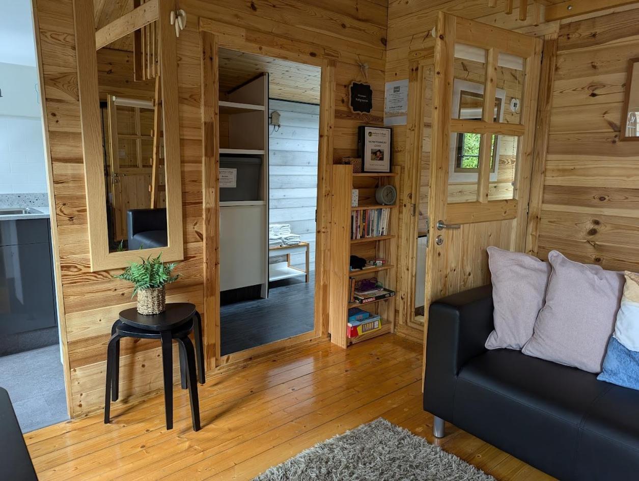 'Monktonmead Lodge' In Secluded Setting, With Private Indoor Pool. Райд Екстериор снимка