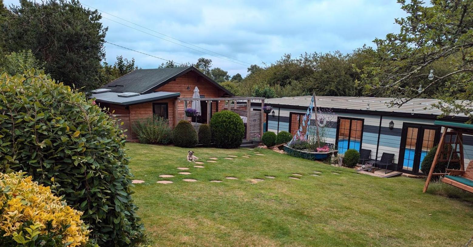 'Monktonmead Lodge' In Secluded Setting, With Private Indoor Pool. Райд Екстериор снимка